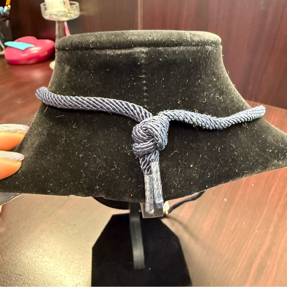 Avon “Lotus Blossom” Blue and white corded Necklace NIB vintage 1991 - Picture 4 of 6